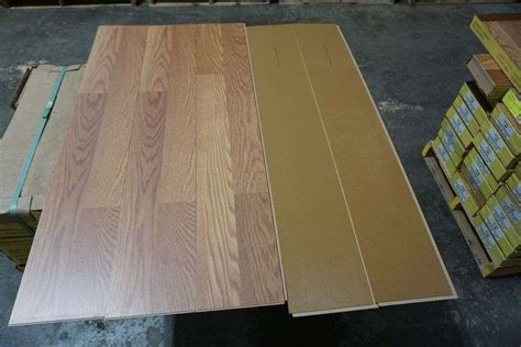 Chesapeake Oak Laminate Flooring Mm X X Lambrecht Auction Inc