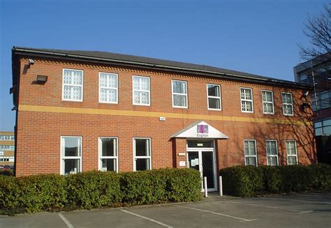 ILS English reviews and school details