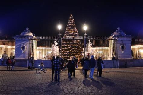 Marché de Noël 2023 à Dijon illuminations Père Noël patinoire