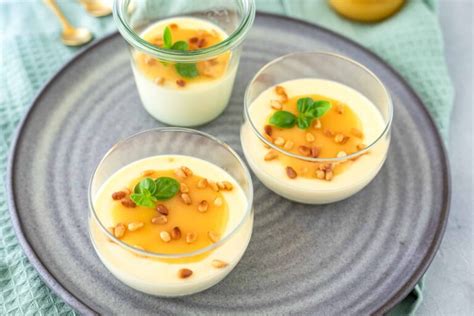 Panna Cotta Met Rood Fruit Francesca Kookt