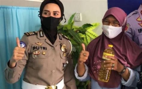 Puluhan Pemohon Sim Di Polrestabes Semarang Dapat Vaksin Covid Dan