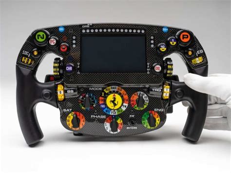 How Does An F1 Steering Wheel Work