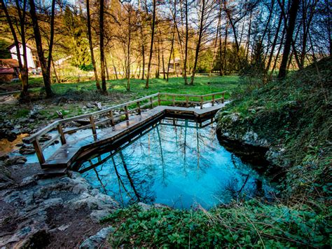 U Sloveniji Postoji Izvor Tople Vode U Kom Se Možete Kupati Besplatno U