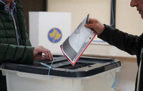 NUMËRIMI I VOTAVE TË PARA PËR KRYETAR TË PEJËS FOTO