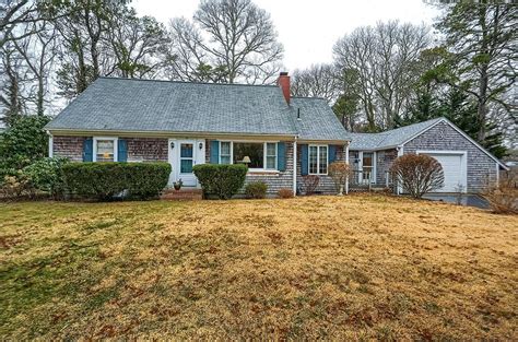 28 Blueberry Hill Road Hyannis Ma 02601 Zillow