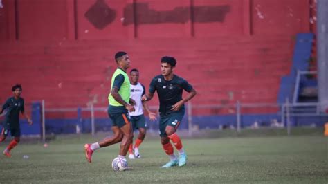 Persiapan Seri Pelatih Persik Genjot Fisik Pemain Genpi Co Jatim