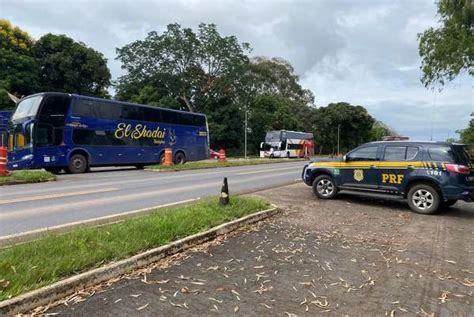 PRF de Minas Gerais bolsonaristas radicais são presos em ônibus pelos