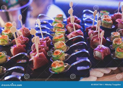 Tabela De Banquete De Abastecimento Belamente Decorada Os Petiscos