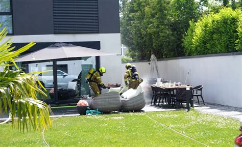 Brennender Gasgrill Am Geb Ude Lokalklick Eu