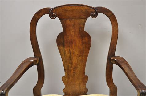 19th Century English Queen Anne Burr Walnut Splat Back Dining Chair