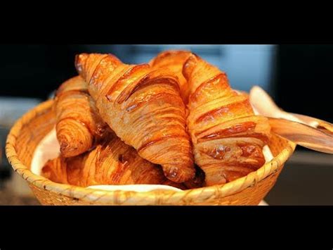 Европ хүн бүрийн өглөөний цайндаа идэх дуртай круассан (croissant )-ыг ...