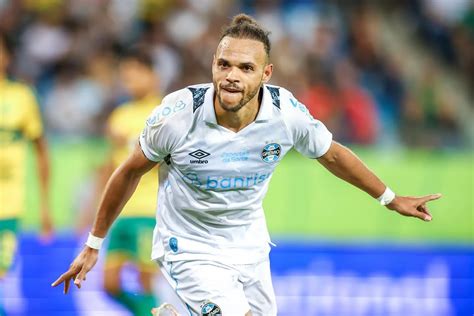 Zagueiro do Botafogo manda recado para Braithwaite do Grêmio