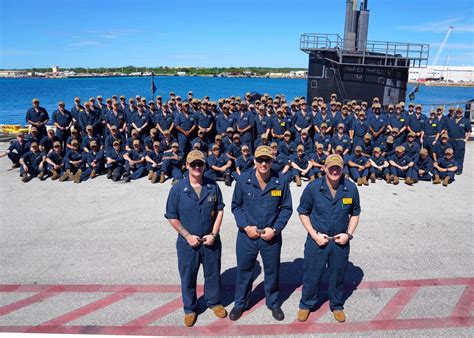 Dvids Images Uss Springfield Ssn 761 Crew Pose For A Command Photo