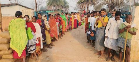 Lok Sabha Second Phase Voting दूसरे चरण की वोटिंग में जनता का जोश