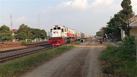 Melihat Momen Ka Joglosemarkerto Bersilang Di Stasiun Kalioso Kab