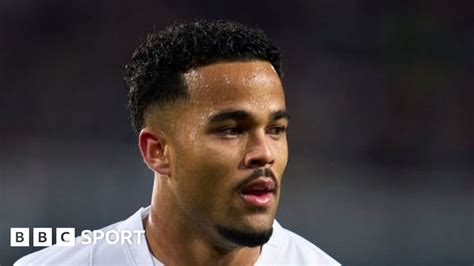 Justin Kluivert: Bournemouth sign Dutch forward from Roma - BBC Sport