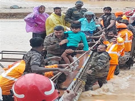 Kerala Landslides Death Toll Rises To 150 Navy Teams Arrive In