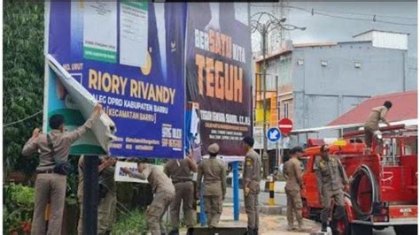 Satpol Pp Barru Copot Ratusan Alat Peraga Kampanye Di Masa Tenang