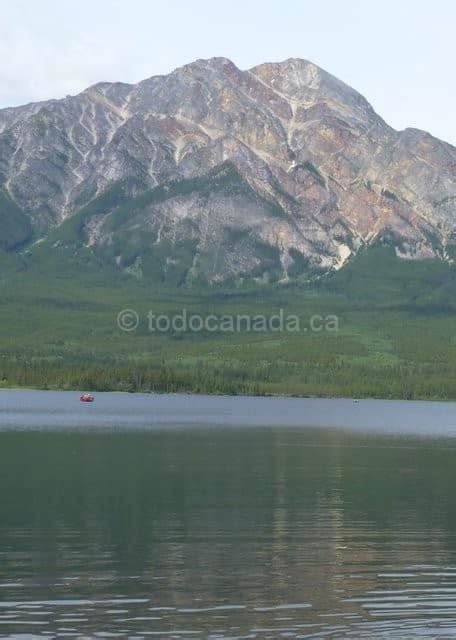 Pyramid Lake Jasper National Park | To Do Canada