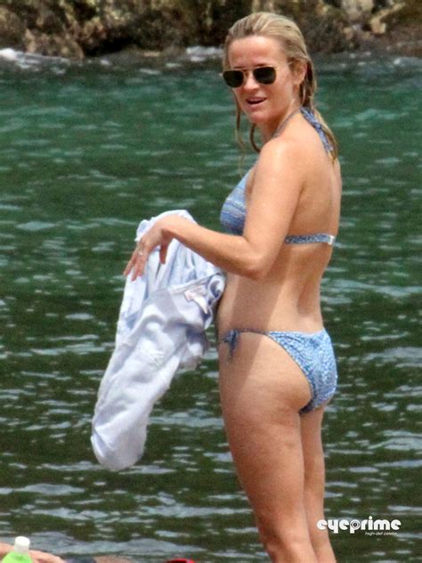 Reese Witherspoon On The Beach On Hawaii August 14 Reese Witherspoon Photo 24597926 Fanpop