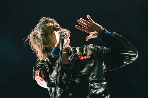 The Strokes Invita A Una Fan A Cantar Ode To The Mets En Vivo