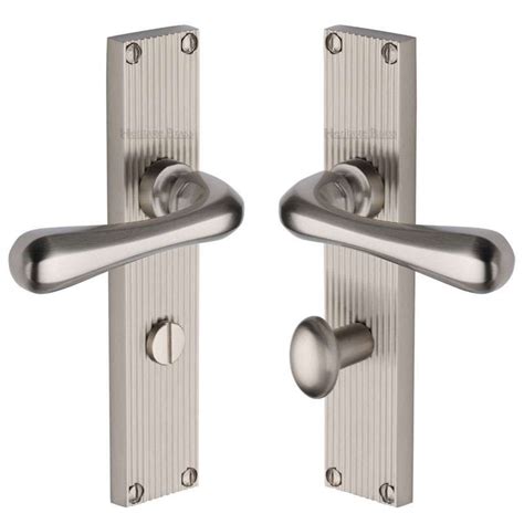 Heritage Charlbury Reeded Bathroom Door Handles Satin Nickel Broughtons Lighting And Ironmongery