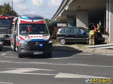 Śmiertelny wypadek na rondzie w Opolu Nie żyje 70 letni kierowca