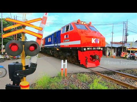 Railroad Crossing Indonesia Nonton Kereta Api Lokomotif Spesial