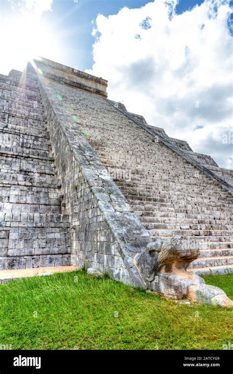 El Castillo Equinox Hi Res Stock Photography And Images Alamy