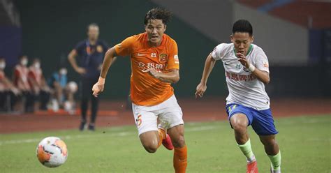 Football Wuhan Zall Given Guard Of Honour As Chinese Super League