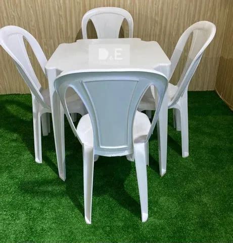 Conjunto de mesa 04 Cadeiras Plásticas Capacidade 182kg Bancos e