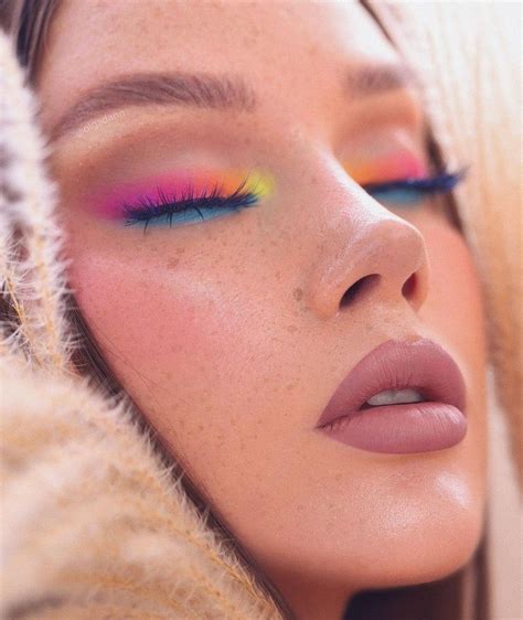 35 Cool Makeup Looks Thatll Blow Your Mind Pink And Yellow Eyeshadow Artofit