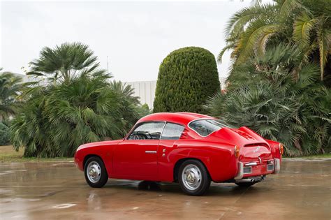 This 1958 Fiat Abarth 750 GT Is A Tiny Double Bubble Of Perfection