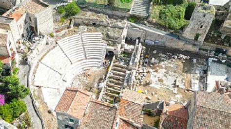 Dopo Duemila Anni Riapre Il Teatro Frequentato Dai Figli Dell