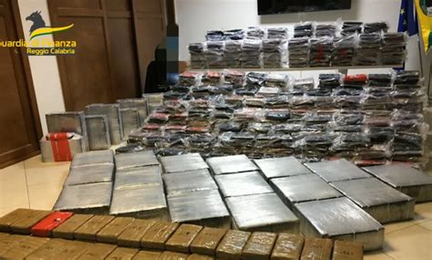 Cocaina Dal Sud America Sgominata Organizzazione Di Trafficanti Blitz