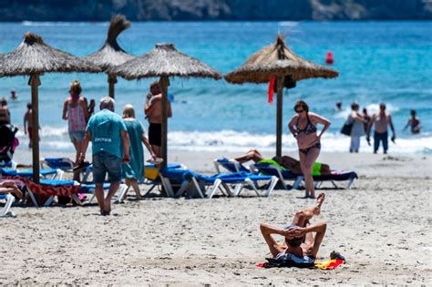 Temperatur Tsunami rollt auf Mallorca zu Insel reißt wohl 40