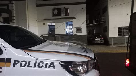 Homem Invade Casa Se Esconde Embaixo Da Cama Mas Acaba Preso Pela BM