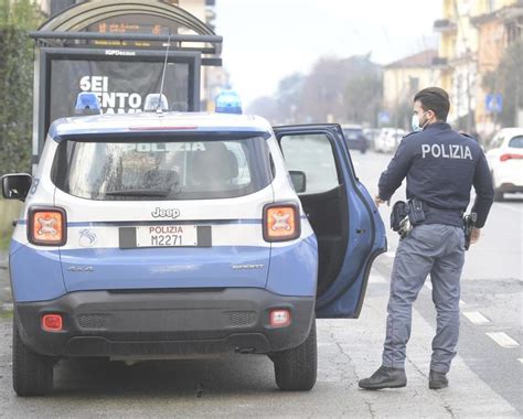 Bimbo Di Anni Precipita Dal Balcone Salvo Per Miracolo