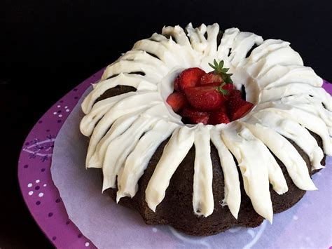 How To Decorate A Bundt Cake With Cream Cheese Frosting Shelly Lighting