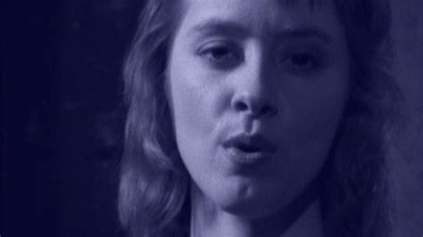 Suzanne Vega - Tom's Diner (Original Version - HD 720p) Chords - Chordify
