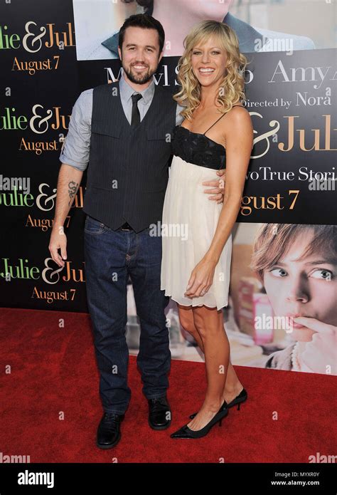 Rob Mcelhenney And Wife Kaitlin Olson Hi Res Stock Photography And