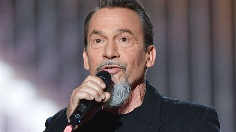 Florent Pagny Loin De Ses Proches En Pleine Chimio Il Doit Prendre