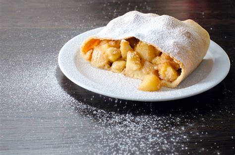 Strudel Di Mele Con Pasta Sfoglia Pronta La Ricetta Veloce E Pratica