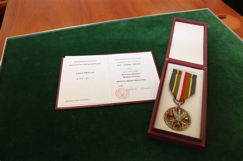 Br Zowy Medal Wojska Polskiego Przyznany Brytyjskiemu Podoficerowi