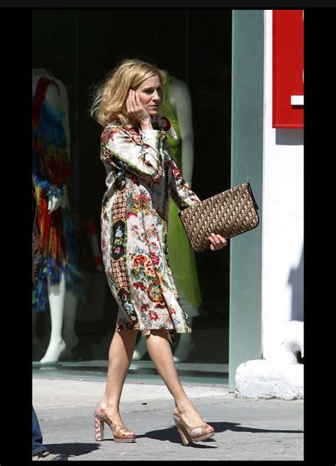 Carrie Bradshaw S 60 Most Memorable Outfits Artofit