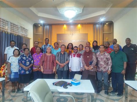 Reses Di Manokwari Senator Filep Wamafma Terima Aspirasi Dari Kepala