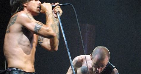 En images Les Red Hot Chili Peppers et Iggy Pop à Lyon le Cabaret frappé se poursuit des