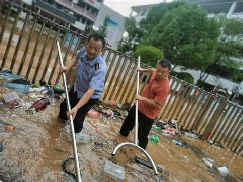 县教育局：洪水退，我们进！齐打“清淤战”！ 平江县政府门户网