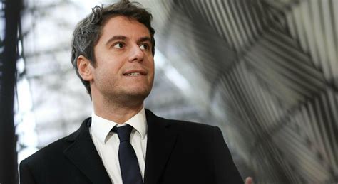 Gabriel Attal nominato primo ministro in Francia ha 34 anni è il più