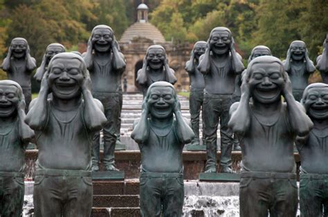 Yue Minjun’s sculptures & The infectious power of laughter